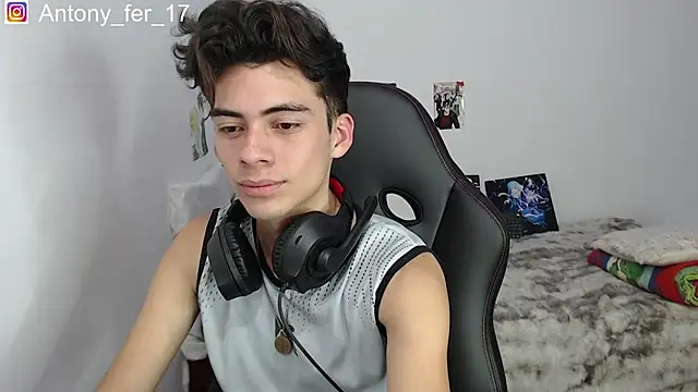 Snapshot of Rimuru17 chatting on February 16, 3:46 am Rimuru17 online show from February 16, 3:46 am