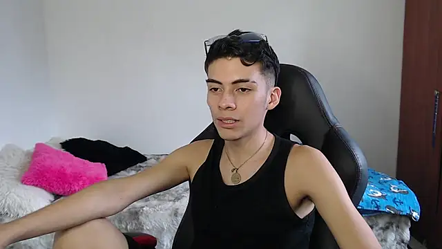 Snapshot of Rimuru17 chatting on April 1, 9:23 pm Rimuru17 online show from April 1, 9:23 pm