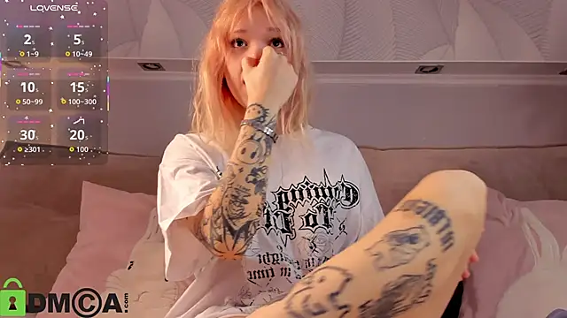 Snapshot of Molly_Platt chatting on February 25, 9:08 am Molly Platt online show from February 25, 9:08 am