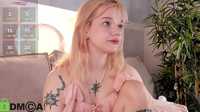 Snapshot of Molly_Platt chatting on March 26, 9:04 am Molly Platt online show from March 26, 9:04 am