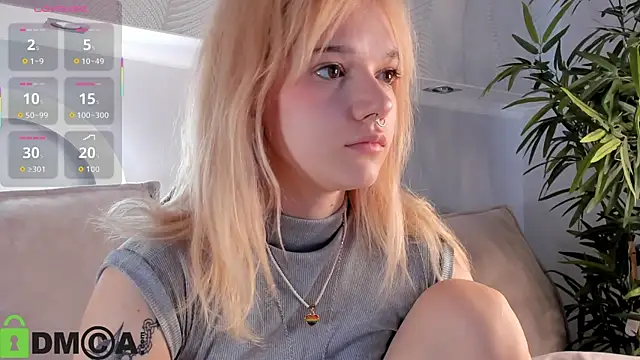 Snapshot of Molly_Platt chatting on March 30, 9:10 am Molly Platt online show from March 30, 9:10 am