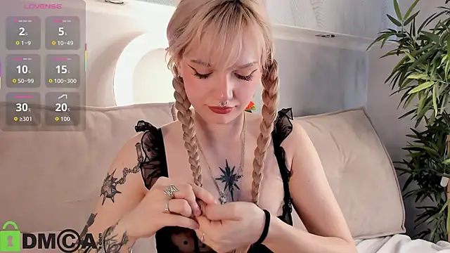Molly Platt online show from May 4, 9:16 am