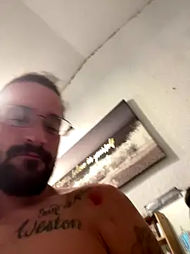 Snapshot of Lilbig_24 chatting on October 13, 5:29 am Lilbig 24 online show from October 13, 5:29 am