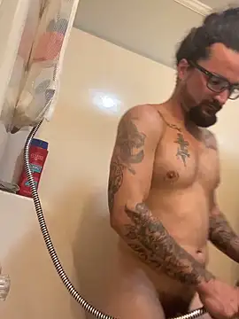 Snapshot of Lilbig_24 chatting on December 15, 9:02 am Lilbig 24 online show from December 15, 9:02 am