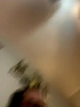 Snapshot of Lilbig_24 chatting on December 18, 3:29 pm Lilbig 24 online show from December 18, 3:29 pm