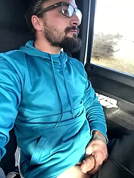 Snapshot of Lilbig_24 chatting on January 14, 8:03 pm Lilbig 24 online show from January 14, 8:03 pm