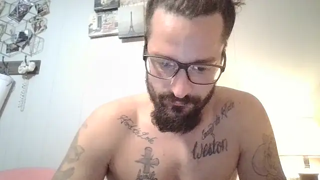 Snapshot of Lilbig_24 chatting on January 15, 8:08 am Lilbig 24 online show from January 15, 8:08 am