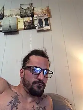 Snapshot of Lilbig_24 chatting on February 3, 2:55 pm Lilbig 24 online show from February 3, 2:55 pm