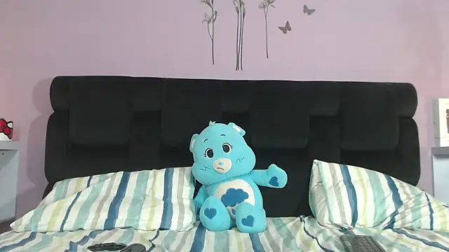 Snapshot of KendallWings chatting on October 3, 8:33 am KendallWings online show from October 3, 8:33 am