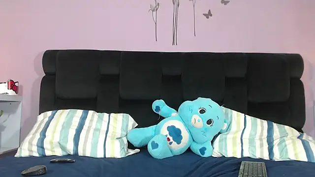 Snapshot of KendallWings chatting on October 4, 9:40 am KendallWings online show from October 4, 9:40 am