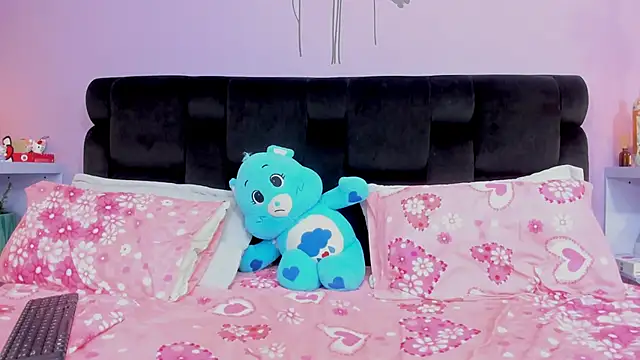 Snapshot of KendallWings chatting on October 29, 8:10 pm KendallWings online show from October 29, 8:10 pm