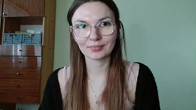 LooveELLYx online show from February 6, 7:34 am