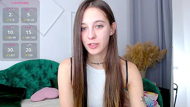Snapshot of Little_cherryy__ chatting on September 17, 6:26 am Little cherryy online show from September 17, 6:26 am