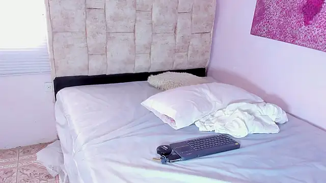 kethe love  online show from March 4, 8:15 pm