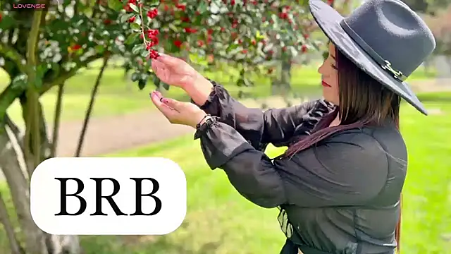 Snapshot of kamila_flower chatting on September 20, 1:12 pm kamila flower online show from September 20, 1:12 pm