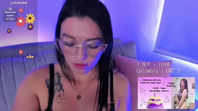 Snapshot of kamila_flower chatting on October 25, 1:07 pm kamila flower online show from October 25, 1:07 pm