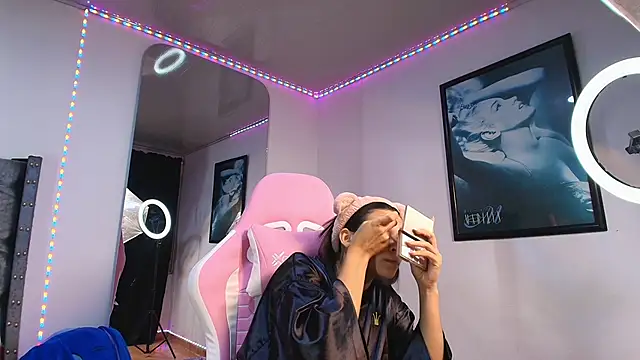 Snapshot of GraceWallace_ chatting on November 9, 12:20 am GraceWallace online show from November 9, 12:20 am