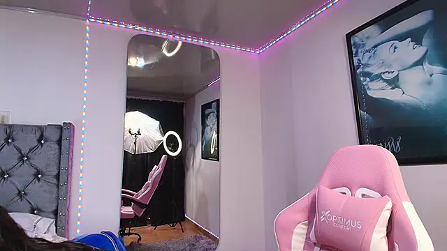 Snapshot of GraceWallace_ chatting on November 13, 1:59 am GraceWallace online show from November 13, 1:59 am