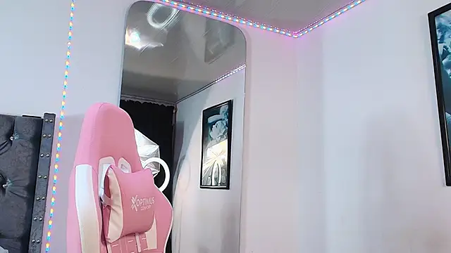 Snapshot of GraceWallace_ chatting on November 22, 11:04 pm GraceWallace online show from November 22, 11:04 pm