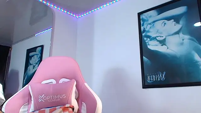 Snapshot of GraceWallace_ chatting on February 5, 3:00 am GraceWallace online show from February 5, 3:00 am