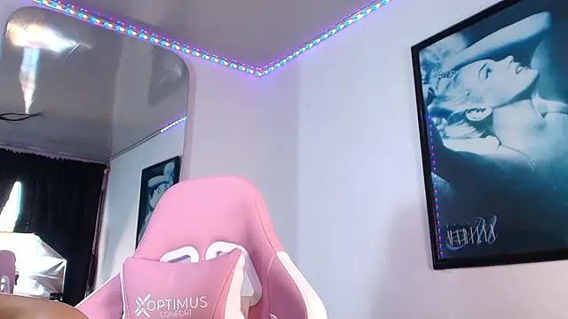 Snapshot of GraceWallace_ chatting on February 8, 9:40 pm GraceWallace online show from February 8, 9:40 pm