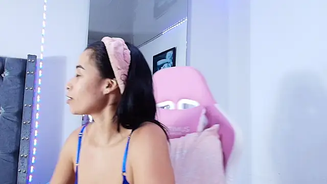 Snapshot of GraceWallace_ chatting on March 25, 3:01 am GraceWallace online show from March 25, 3:01 am