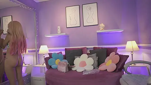 Snapshot of DahliaGrey chatting on February 17, 11:40 am DahliaGrey online show from February 17, 11:40 am