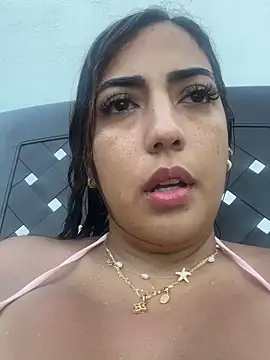 Snapshot of Karlla_Brown chatting on April 16, 11:18 pm Karlla Brown online show from April 16, 11:18 pm