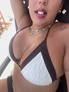 Snapshot of Karlla_Brown chatting on April 18, 4:00 pm Karlla Brown online show from April 18, 4:00 pm