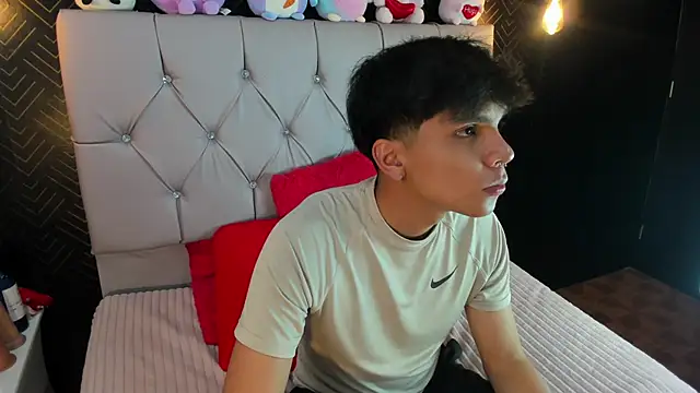 Snapshot of Thiago_Kozak chatting on September 19, 12:50 pm Thiago Kozak online show from September 19, 12:50 pm