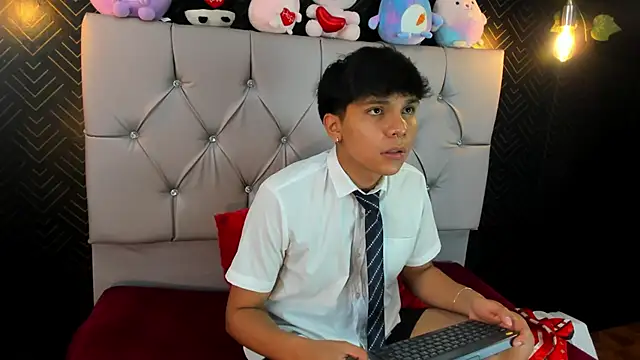 Snapshot of Thiago_Kozak chatting on September 29, 1:27 pm Thiago Kozak online show from September 29, 1:27 pm