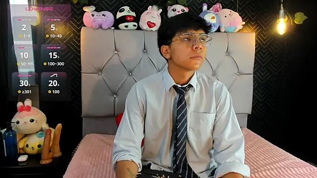 Snapshot of Thiago_Kozak chatting on October 1, 12:55 pm Thiago Kozak online show from October 1, 12:55 pm