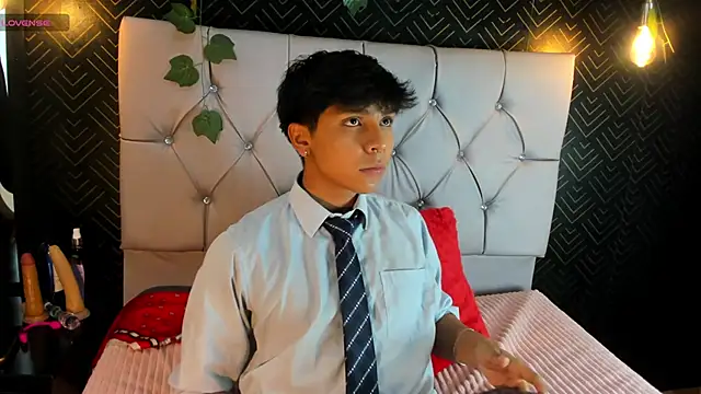 Snapshot of Thiago_Kozak chatting on October 7, 12:24 pm Thiago Kozak online show from October 7, 12:24 pm