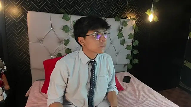 Snapshot of Thiago_Kozak chatting on October 13, 1:00 pm Thiago Kozak online show from October 13, 1:00 pm