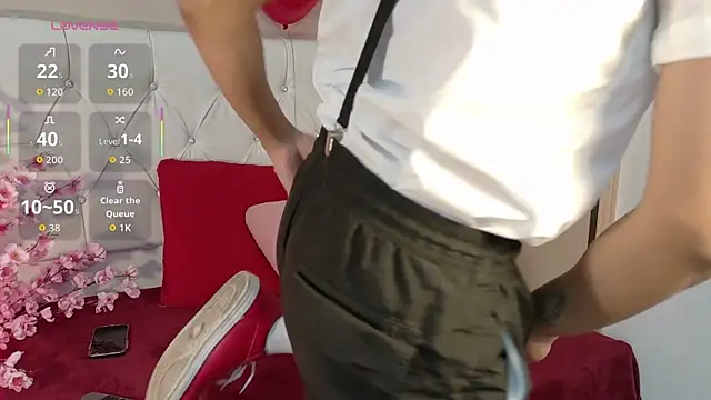 Snapshot of Thiago_Kozak chatting on October 21, 1:23 pm Thiago Kozak online show from October 21, 1:23 pm