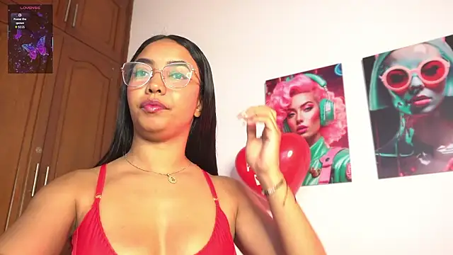 Snapshot of pocahotass_11 chatting on February 14, 11:18 am pocahotass 11 online show from February 14, 11:18 am