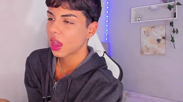 Snapshot of Thomas_wil chatting on October 20, 10:16 am Thomas wil online show from October 20, 10:16 am