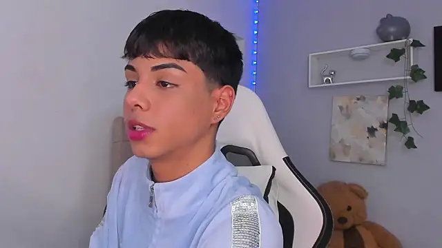 Snapshot of Thomas_wil chatting on November 1, 1:18 am Thomas wil online show from November 1, 1:18 am