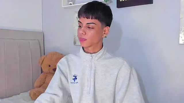 Snapshot of Thomas_wil chatting on November 27, 6:37 am Thomas wil online show from November 27, 6:37 am