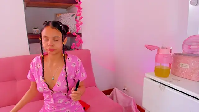 Snapshot of Danesacronin chatting on November 25, 8:09 pm Danesacronin online show from November 25, 8:09 pm