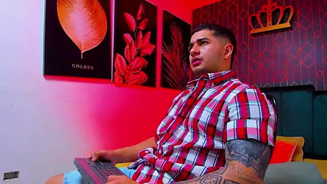 Snapshot of king_falconer chatting on September 10, 12:54 am king falconer online show from September 10, 12:54 am