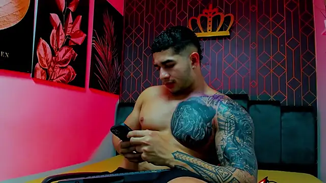 Snapshot of king_falconer chatting on September 11, 3:39 am king falconer online show from September 11, 3:39 am