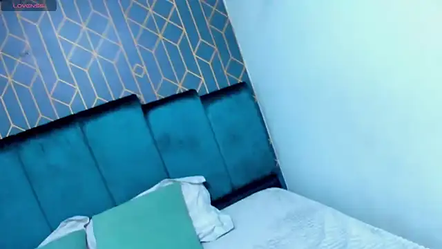 Snapshot of king_falconer chatting on September 20, 1:39 am king falconer online show from September 20, 1:39 am