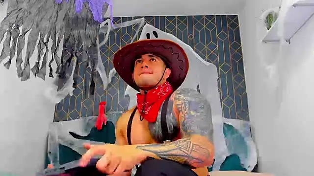 Snapshot of king_falconer chatting on October 10, 1:15 am king falconer online show from October 10, 1:15 am