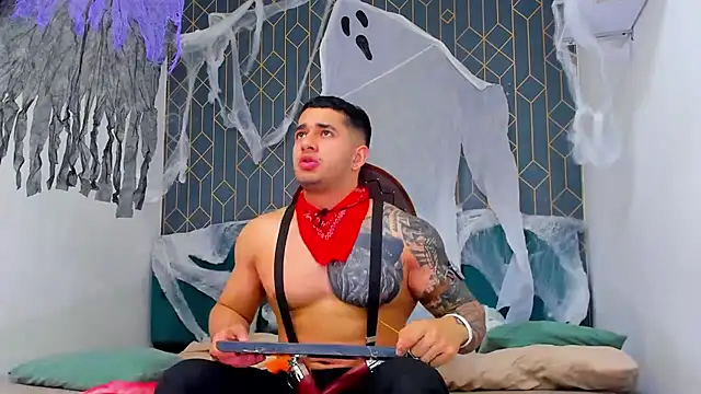 Snapshot of king_falconer chatting on October 11, 3:17 am king falconer online show from October 11, 3:17 am