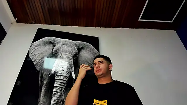 Snapshot of king_falconer chatting on November 2, 12:35 am king falconer online show from November 2, 12:35 am