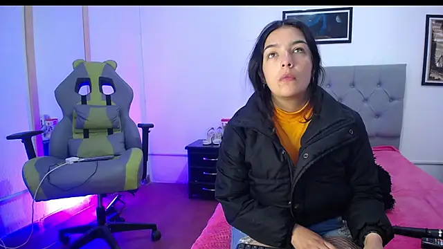 Snapshot of Esmeraldaa- chatting on September 25, 5:33 am Esmeraldaa- online show from September 25, 5:33 am