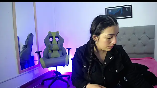 Snapshot of Esmeraldaa- chatting on September 26, 3:54 am Esmeraldaa- online show from September 26, 3:54 am