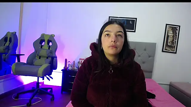 Snapshot of Esmeraldaa- chatting on October 1, 3:56 am Esmeraldaa- online show from October 1, 3:56 am