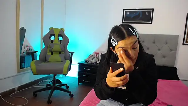 Snapshot of Esmeraldaa- chatting on October 8, 5:38 am Esmeraldaa- online show from October 8, 5:38 am